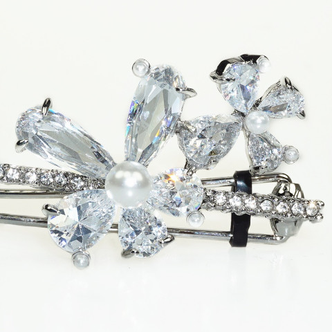 Luxurious Cubiczirconia Flower Barrette Luxurious Cubiczirconia Flower Barrette