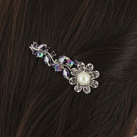 Luxurious Cubiczirconia Flower Pearl Barrette. Luxurious Cubiczirconia Flower Pearl Barrette.
