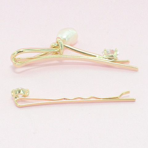 Crystal and Pearl Knot Bobby Pin (2-Pack) Crystal and Pearl Knot Bobby Pin (2-Pack)