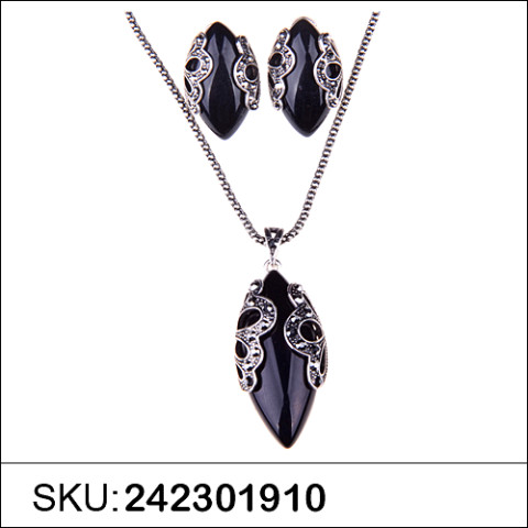 Necklace& Earr Set Black Necklace& Earr Set Black